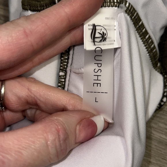 CUPSHE Women's V Neck One Piece Swimsuit Ruffled & Rouched Sz.L - Picture 8 of 11